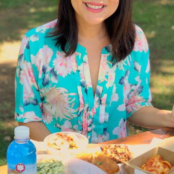 New York & Company Tops - 💥3/$15 EUC New York & Co Pretty Floral Top